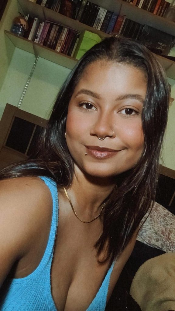 Esta imagem tem um atributo alt vazio; seu nome de arquivo é fernanda-576x1024.jpg