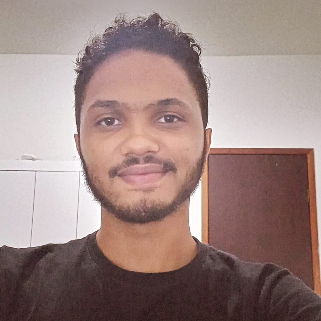 Esta imagem tem um atributo alt vazio; seu nome de arquivo é luiz-1-1024x1024.jpg